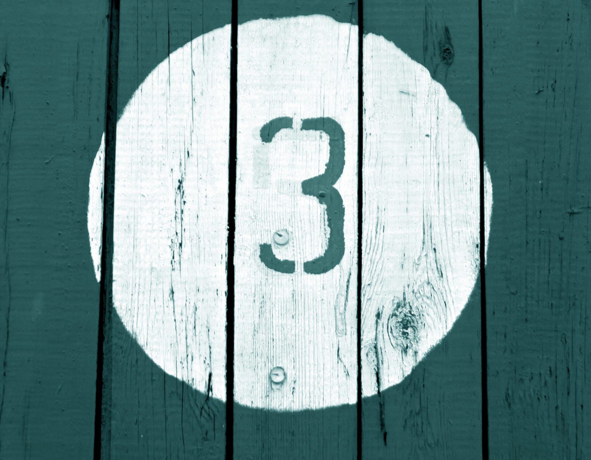 Photo of the number three